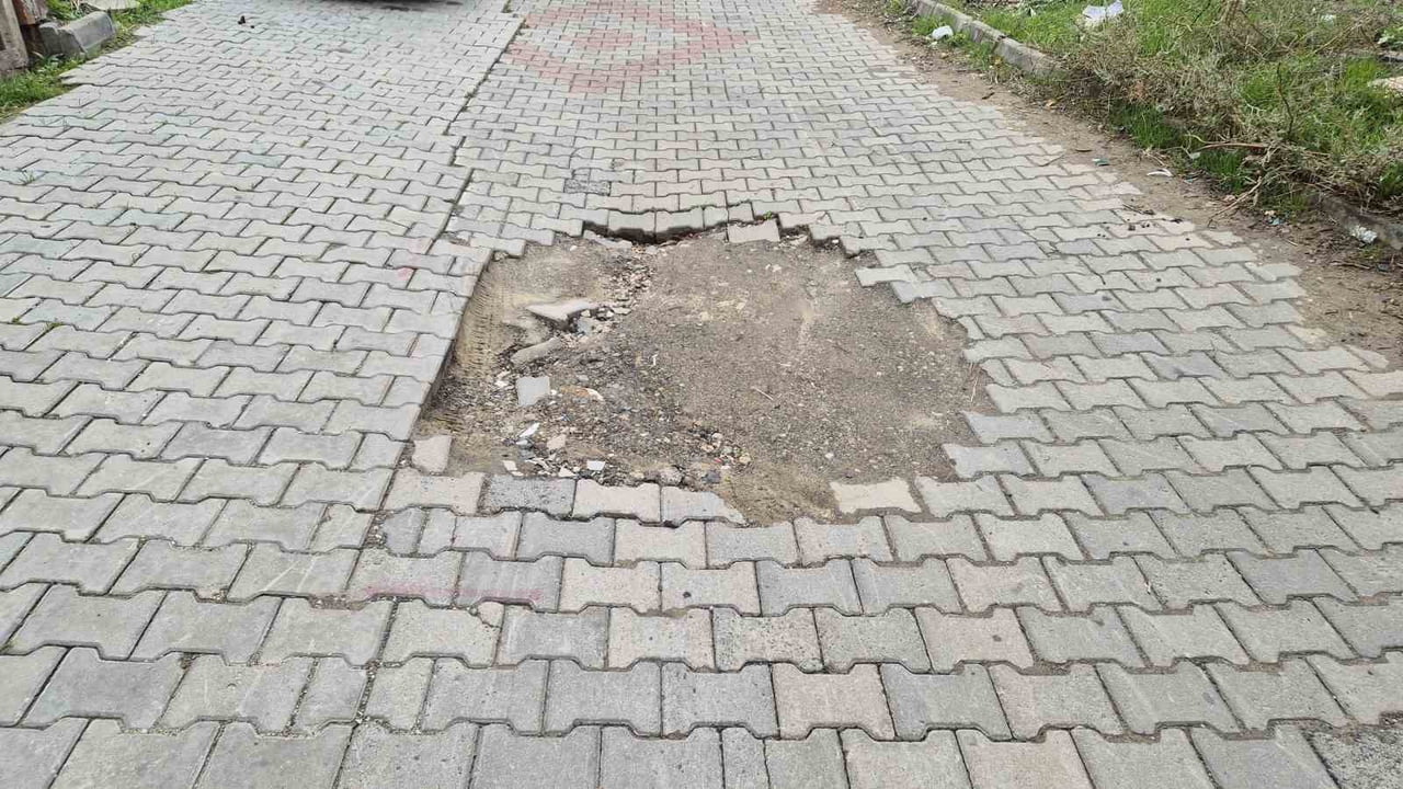 TEKİRDAĞ’IN SÜLEYMANPAŞA İLÇESİNDE BAKIMSIZ KALAN VE BOZULAN SOKAKLAR VATANDAŞLARIN TEPKİSİNE...