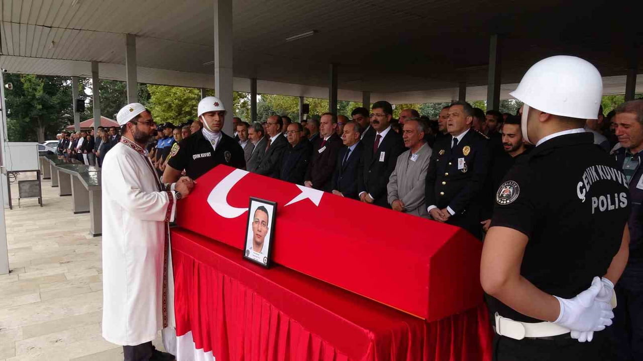 TEKNE KAZASI KURBANI POLİS MEMURU ORHAN GAZİ YETİŞ MALATYA’DA SON YOLCULUĞUNA UĞURLANDI