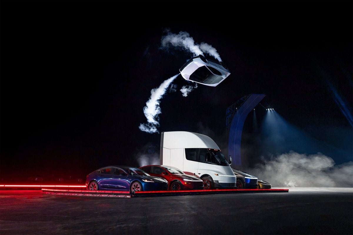 TESLA, TEXAS EYALETİNDEKİ TESİSİNDE DÜZENLEDİĞİ ETKİNLİKTE ROKET TEKNOLOJİLERİYLE DONATILAN...