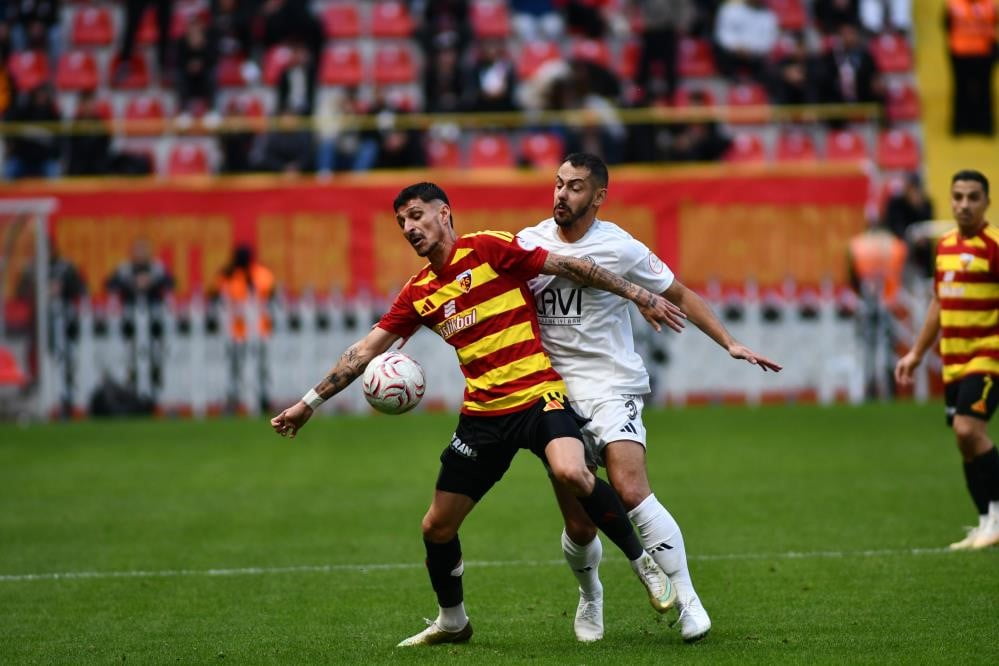 TFF 1. LİG LİDERİ KAYSERİSPOR; SAHASINDA KRİTİK BİR MÜSABAKADA GALİBİYETİ SON DAKİKALARDA YEDİĞİ...