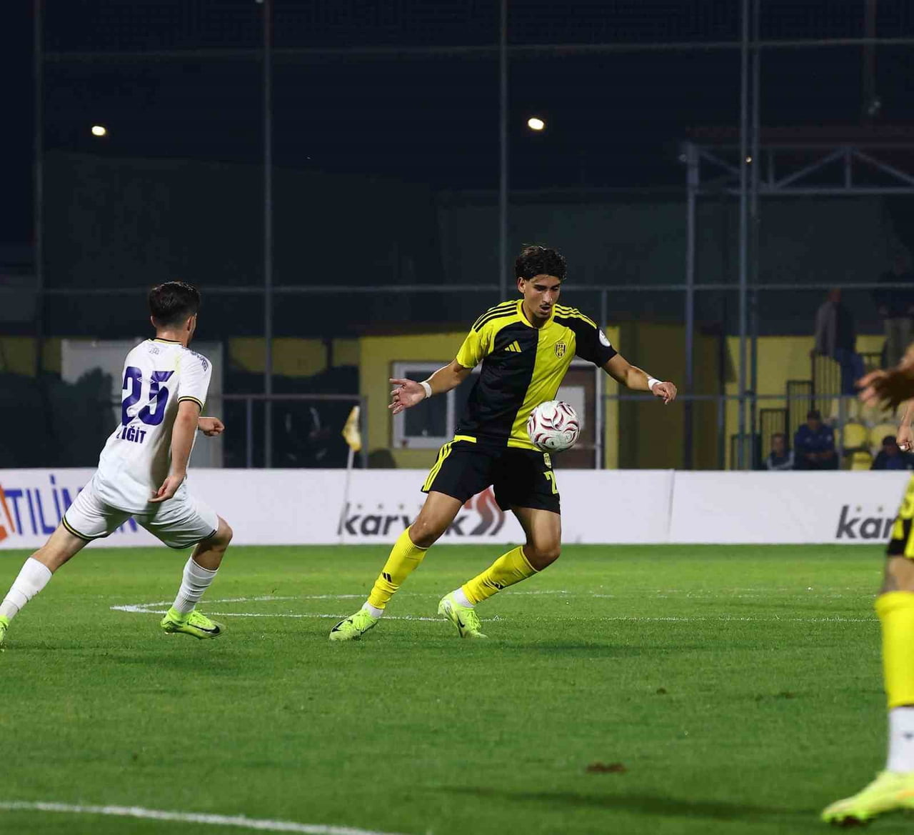 TFF 2. LİG: ALİAĞA FK 1 MENEMEN FK:0