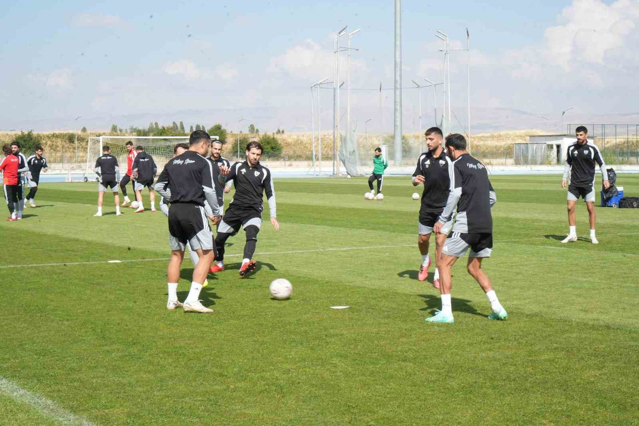 TFF 2. LİG BEYAZ GRUP’TA MÜCADELE EDEN MUŞSPOR, LİGİN 6. HAFTASINDA KARŞILAŞACAĞI GMG...