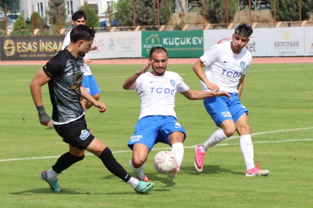 TFF 2. LİG KIRMIZI GRUP 5. HAFTA KARŞILAŞMASINDA KAHRAMANMARAŞ İSTİKLALSPOR, SAHASINDA ANKARA...
