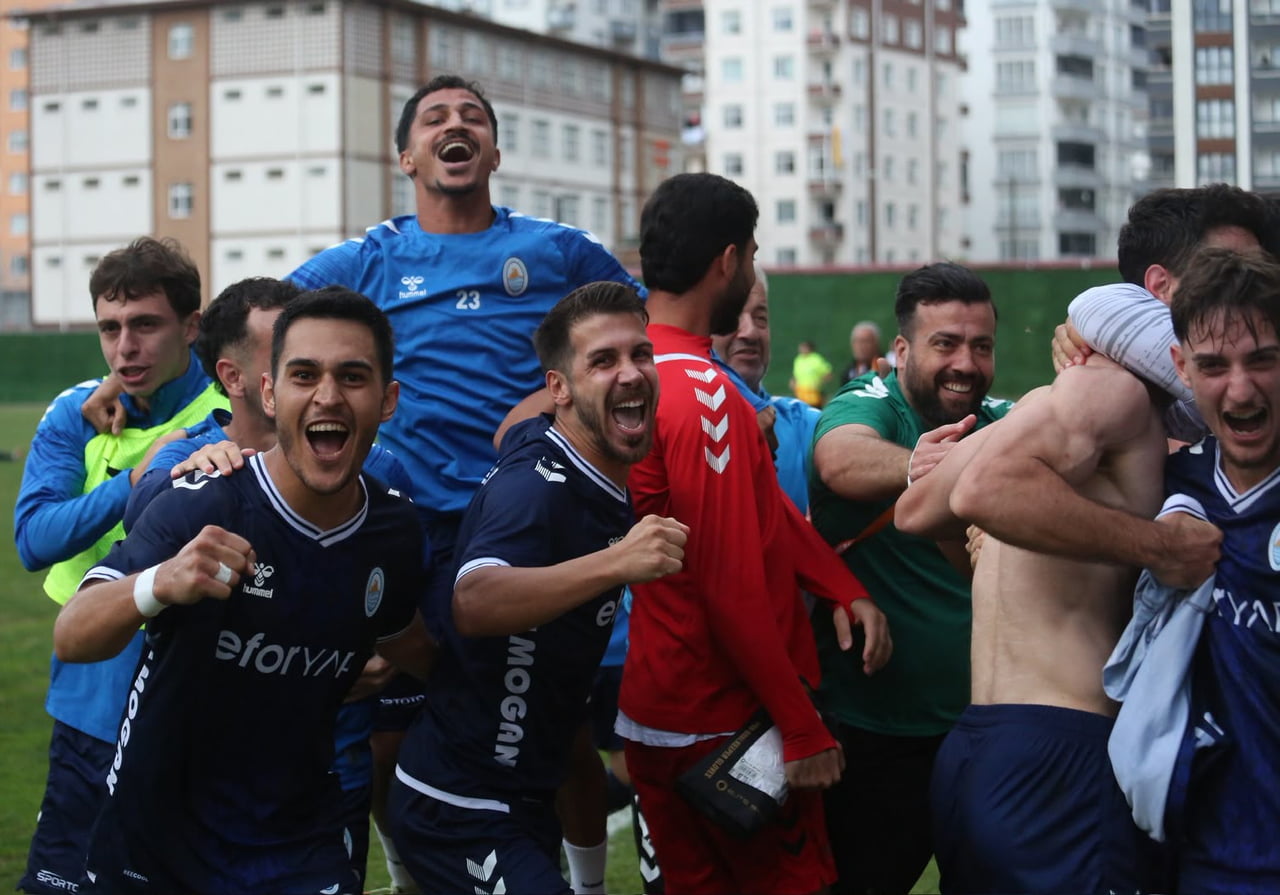 TFF 3. LİG'İN 7. HAFTASINDA PAZARSPOR, SAHASINDA KONUK ETTİĞİ TOKAT BELEDİYE SPOR KULÜBÜ'NÜ 90+5....