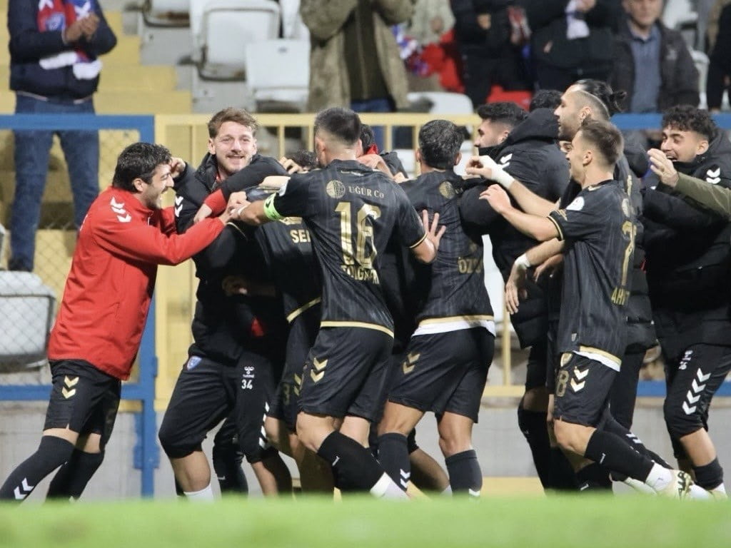 TFF 3. LİG 1. GRUP YEDİNCİ HAFTASINDA KARABÜK İDMANYURDU, EVİNDE KARŞILAŞTIĞI SİLİVRİSPOR’U 1-0...