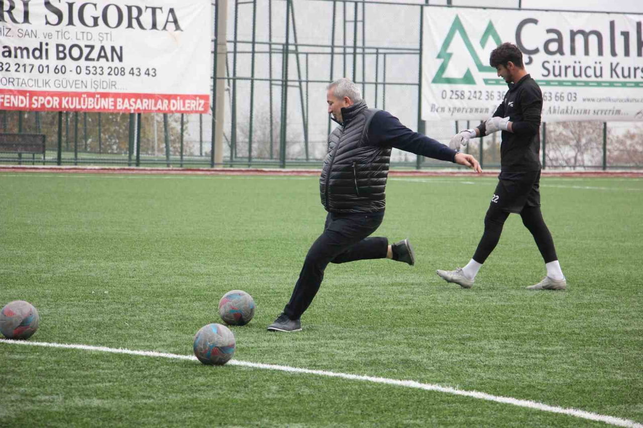 TFF NESİNE 3. LİG 2. GRUPTA MÜCADELE EDEN VE 4. HAFTA İTİBARİYLE 2 PUANLA LİGİN ALT SIRALARINDA...