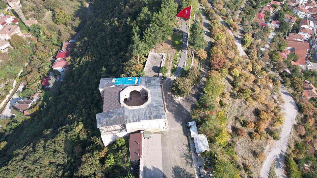 TOKAT'IN NİKSAR İLÇESİNDE, ANADOLU'NUN İLK MEDRESELERİNDEN BİRİ OLARAK BİLİNEN 869 YILLIK...