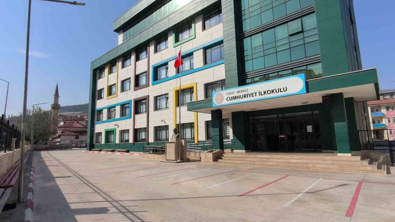 TOKAT'TA TEDBİR AMACIYLA EĞİTİME BİR GÜN ARA VERİLDİ. ÖĞRENCİLERİN BULUNMADIĞI OKULLARDA TEMİZLİK...
