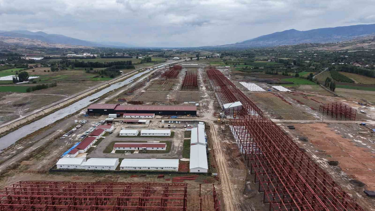 TOKAT’TA 550 DÖNÜMLÜK ALANDA YAPIMI SÜREN, 595 İŞ YERİNİN BULUNACAĞI YENİ NESİL TOKAT YEŞİL SANAYİ...