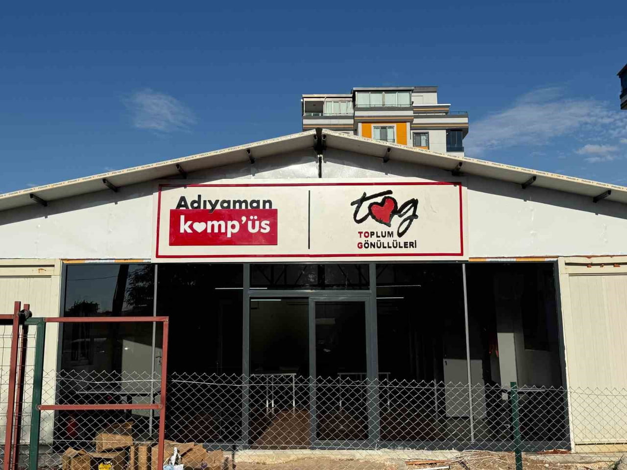 TOPLUM GÖNÜLLÜLERİ VAKFI (TOG), 6 ŞUBAT 2023 DEPREMLERİNDEN ETKİLENEN GENÇLERİN SOSYAL HAYATA...