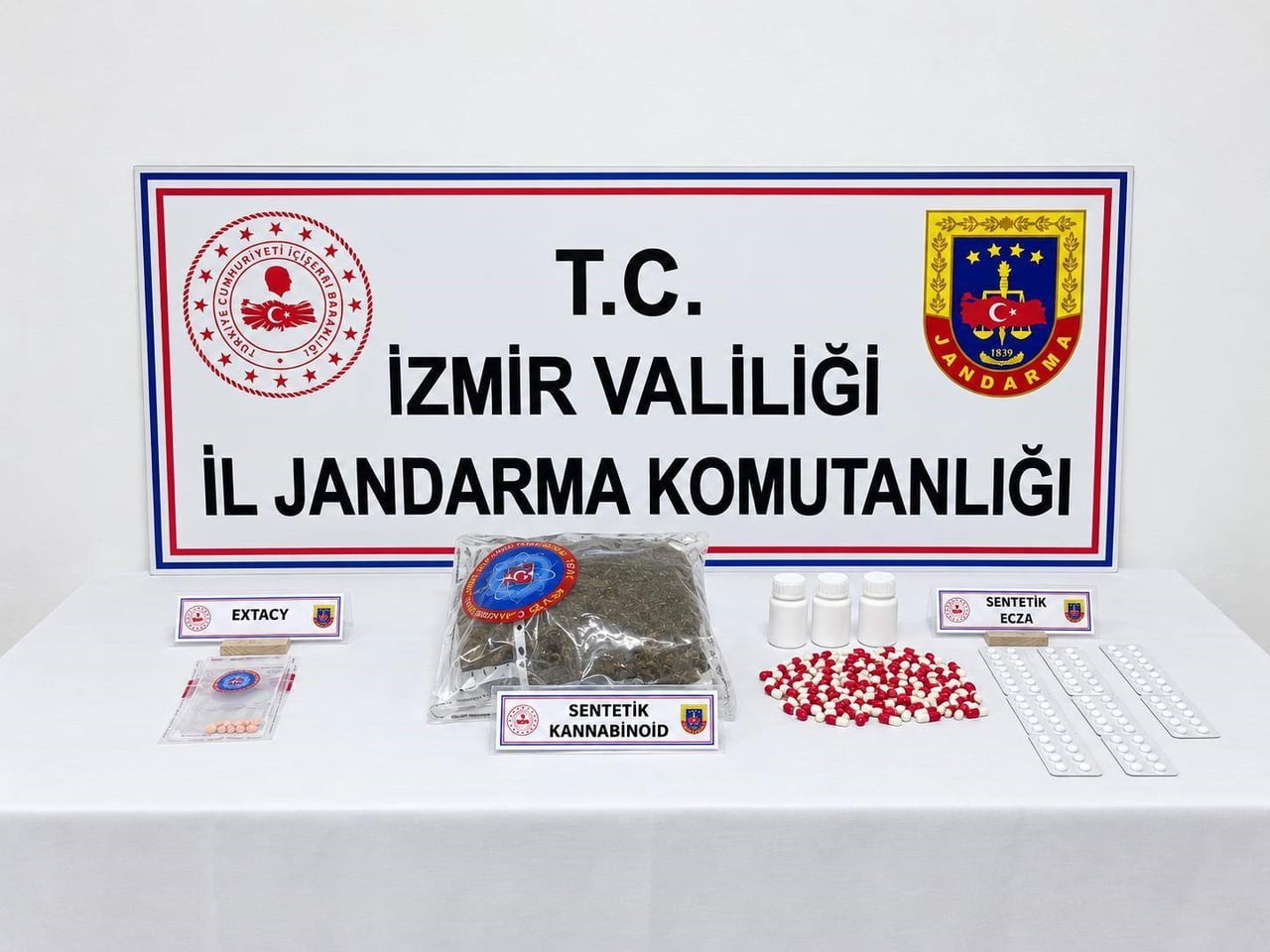 TORBALI İLÇESİNDE JANDARMA EKİPLERİNCE DÜZENLENEN İKİ AYRI OPERASYONDA, ÇOK MİKTARDA UYUŞTURUCU...