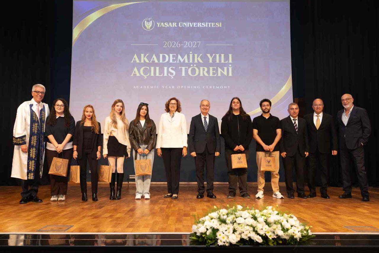 TÖRENDE ÜNİVERSİTEYE DERECEYLE YERLEŞEN ÖĞRENCİLERE BAŞARI ÖDÜLLERİ DE TAKDİM EDİLDİ.