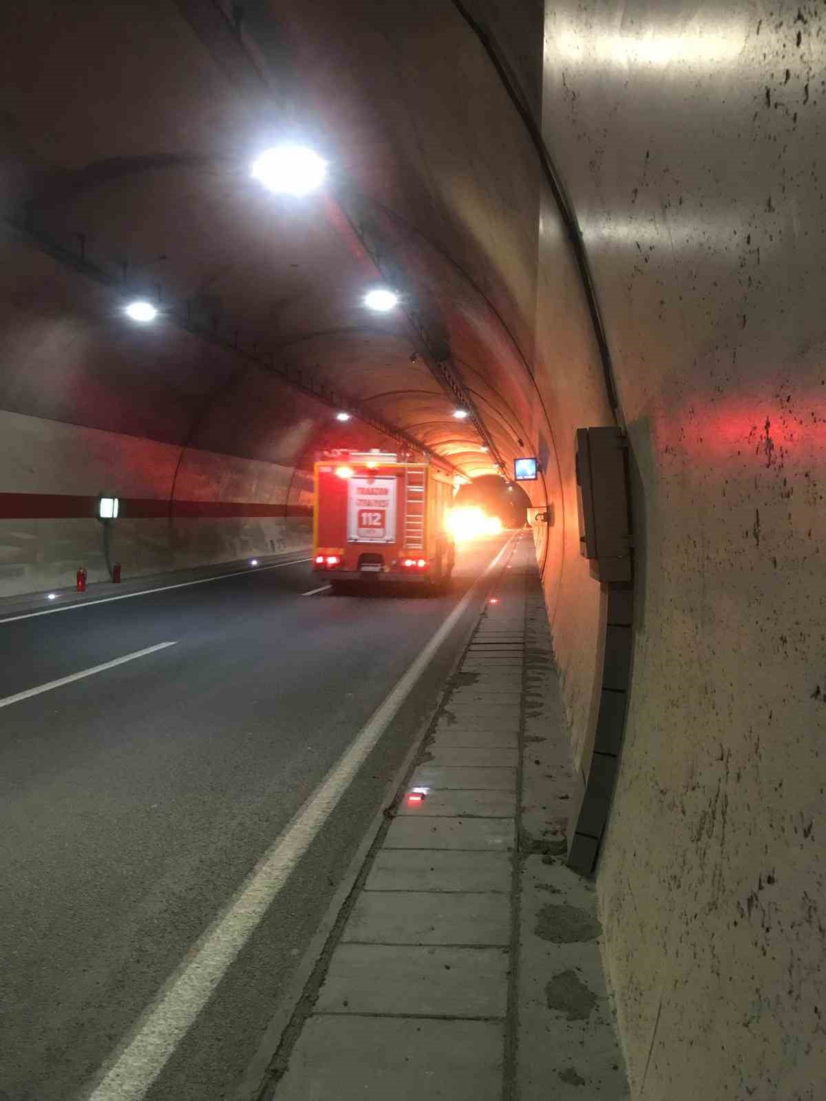 TRABZON’UN MAÇKA İLÇESİNDE BULUNAN T2 TÜNELİ’NDE BUGÜN ÖĞLE SAATLERİNDE BETON MİKSERİ İLE BİR...