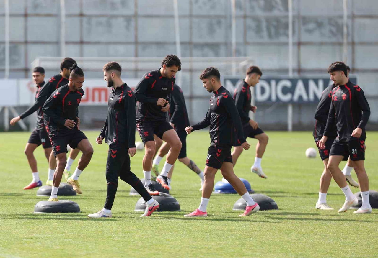 TRENDYOL 1. LİG’İN 12. HAFTASINDA ÜMRANİYESPOR’A KONUK OLACAK SİVASSPOR, BU KARŞILAŞMANIN...