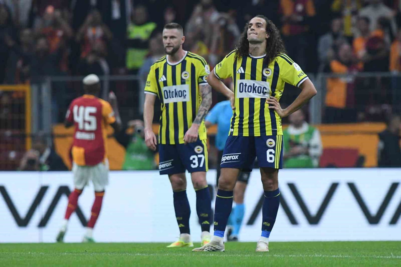 TRENDYOL SÜPER LİG'DE KONUK OLDUĞU GALATASARAY’A 2-1 MAĞLUP OLAN FENERBAHÇE’NİN 3 MAÇLIK GALİBİYET...