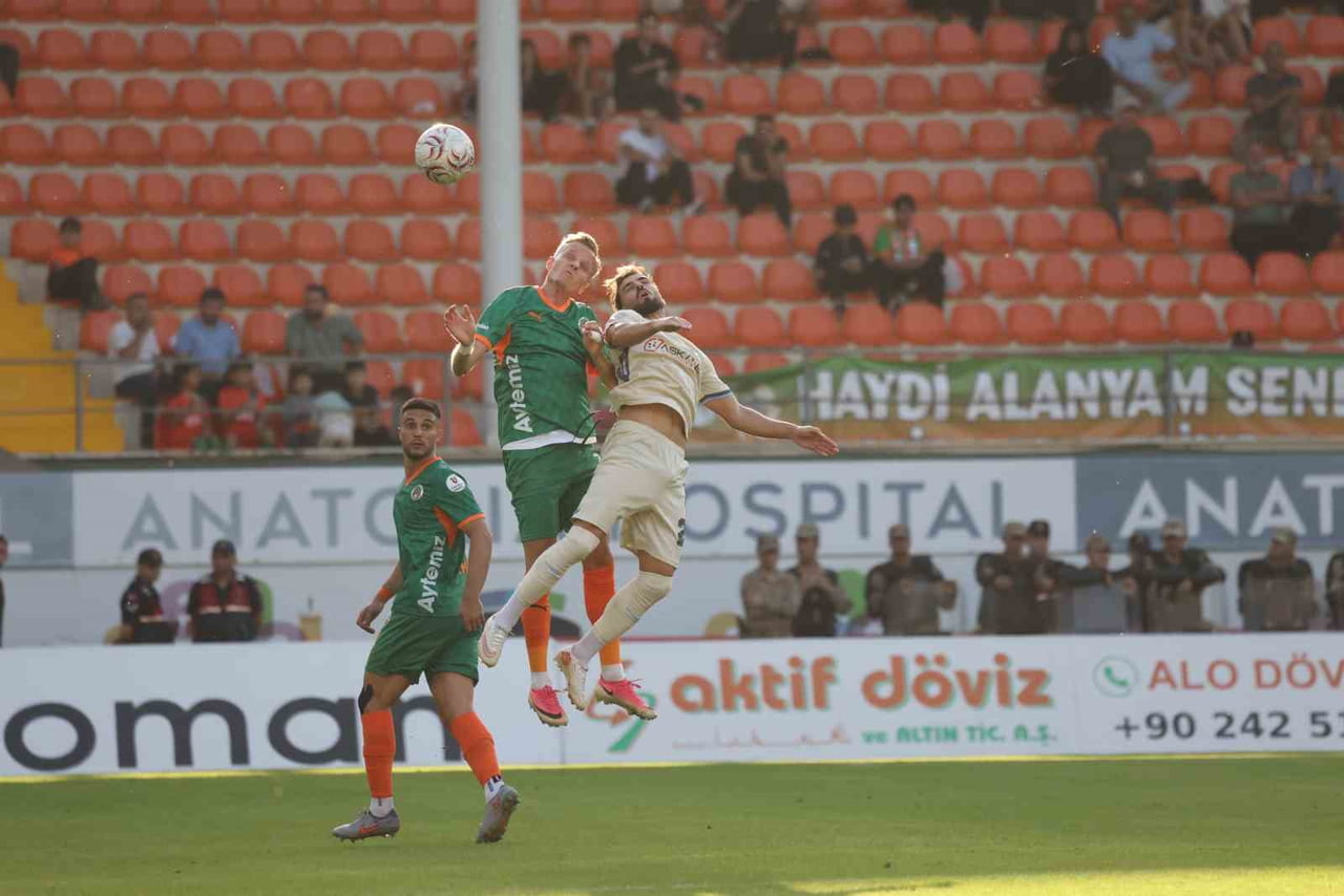 TRENDYOL SÜPER LİG'İN 7. HAFTASINDA CORENDON ALANYASPOR EVİNDE ERZURUMSPOR FK İLE GOLSÜZ BERABERE...