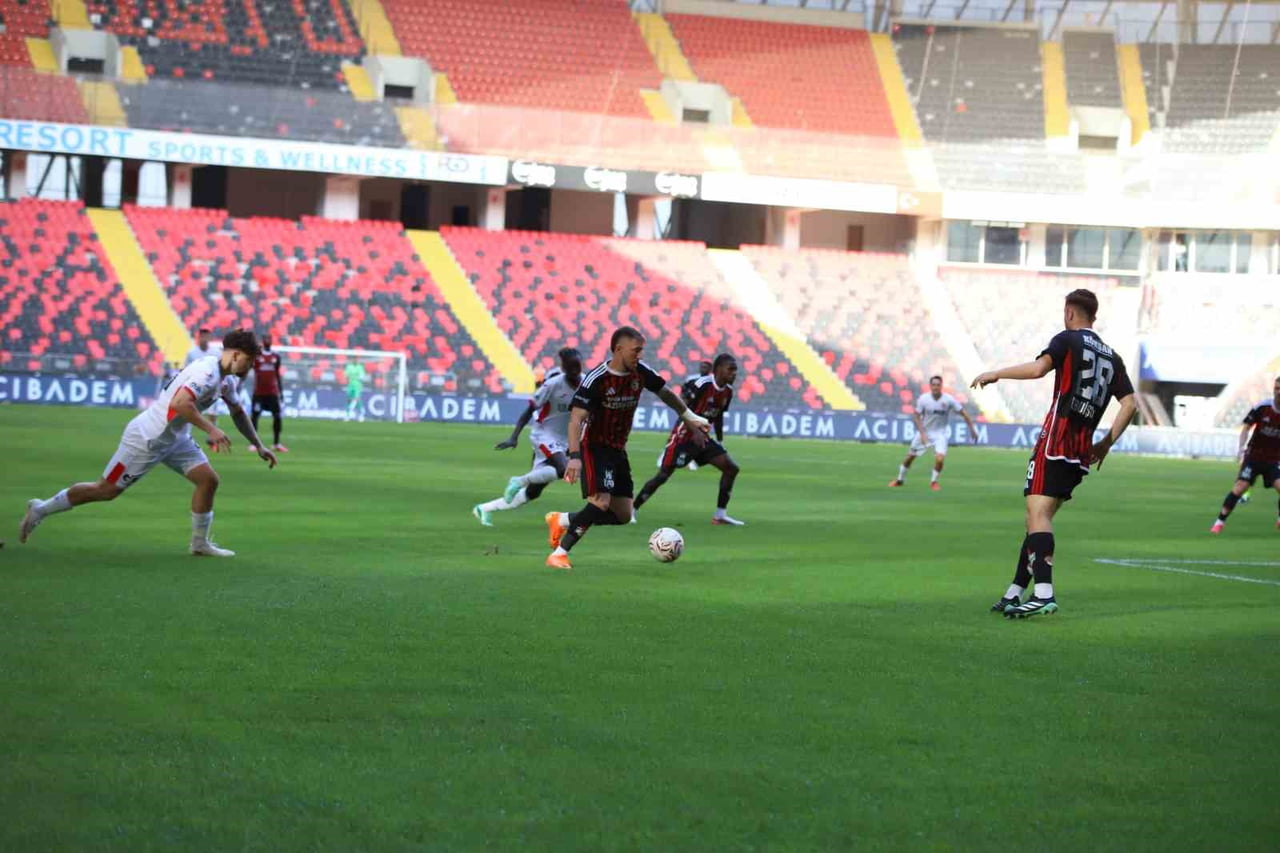 TRENDYOL SÜPER LİG'İN 7. HAFTASINDA GAZİANTEP FK, ÇORUM FK'YI KONUK EDİYOR. MÜSABAKANIN İLK 20...