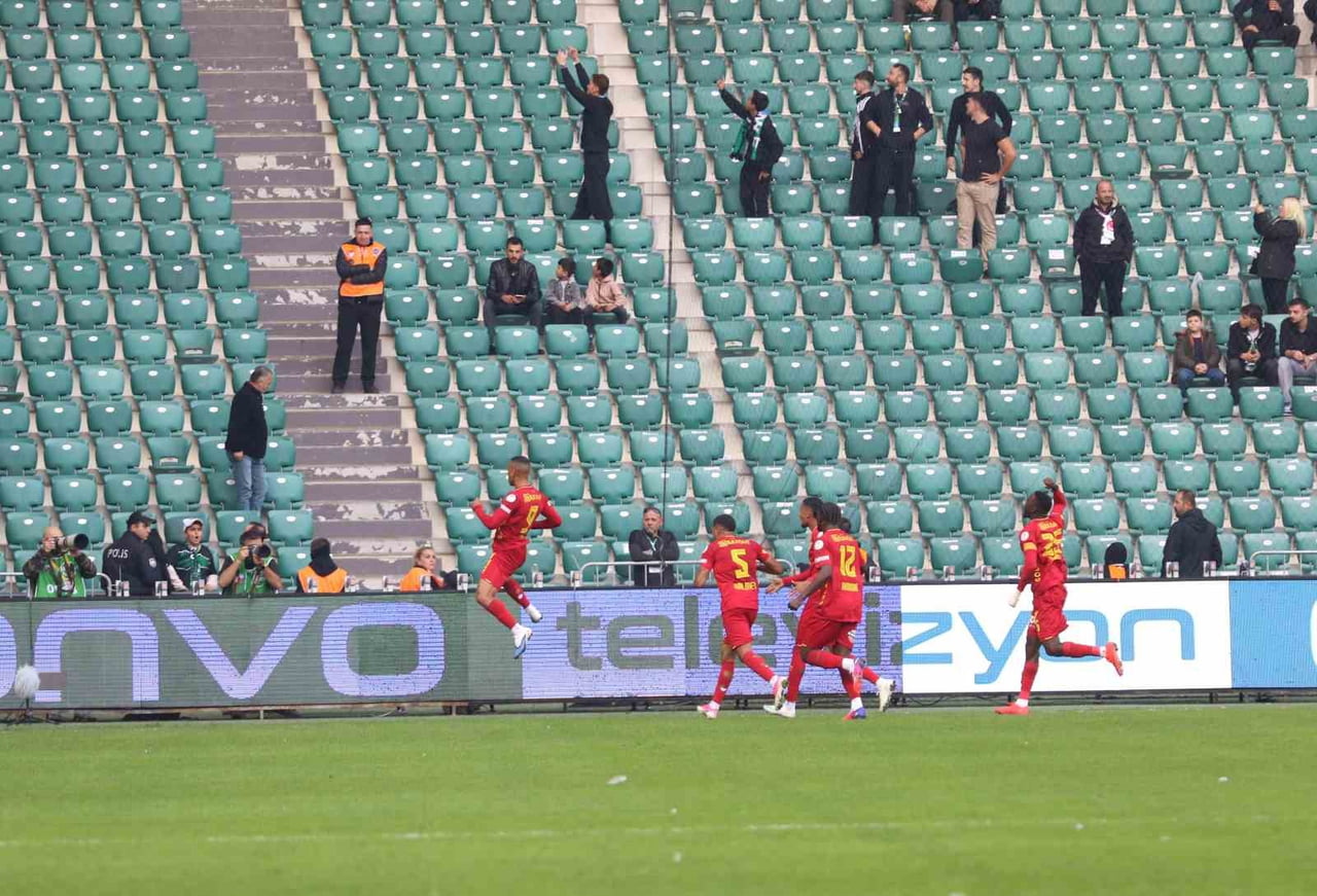 TRENDYOL SÜPER LİG'İN 9. HAFTASINDA KOCAELİSPOR, GÖZTEPE'Yİ KONUK EDİYOR