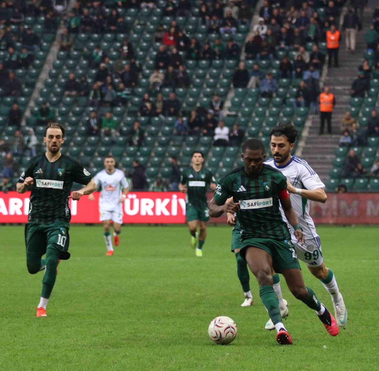 TRENDYOL SÜPER LİG’İN 10. HAFTASINDA KOCAELİSPOR, SAHASINDA ÇAYKUR RİZESPOR İLE GOLSÜZ BERABERE...
