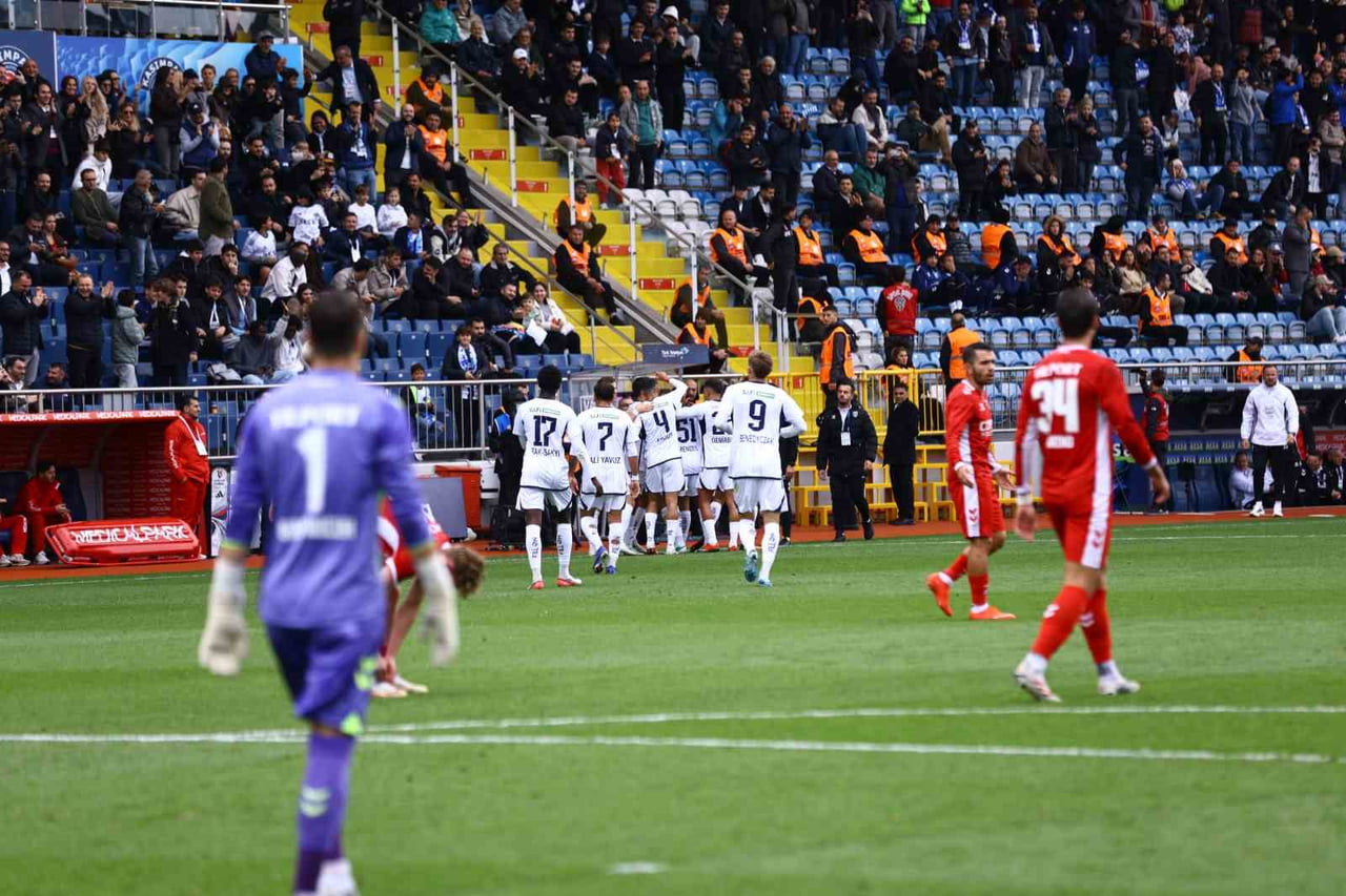 TRENDYOL SÜPER LİG’İN 8. HAFTASINDA KASIMPAŞA, SAMSUNSPOR’U AĞIRLIYOR. MÜCADELENİN İLK YARISI EV...