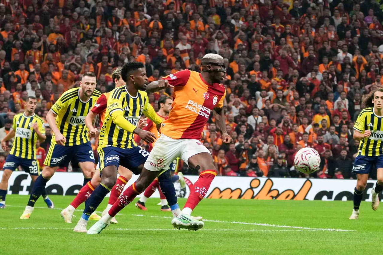 TRENDYOL SÜPER LİG’İN 9. HAFTASINDA OYNANAN DERBİDE GALATASARAY, SAHASINDA FENERBAHÇE'Yİ 2-1...