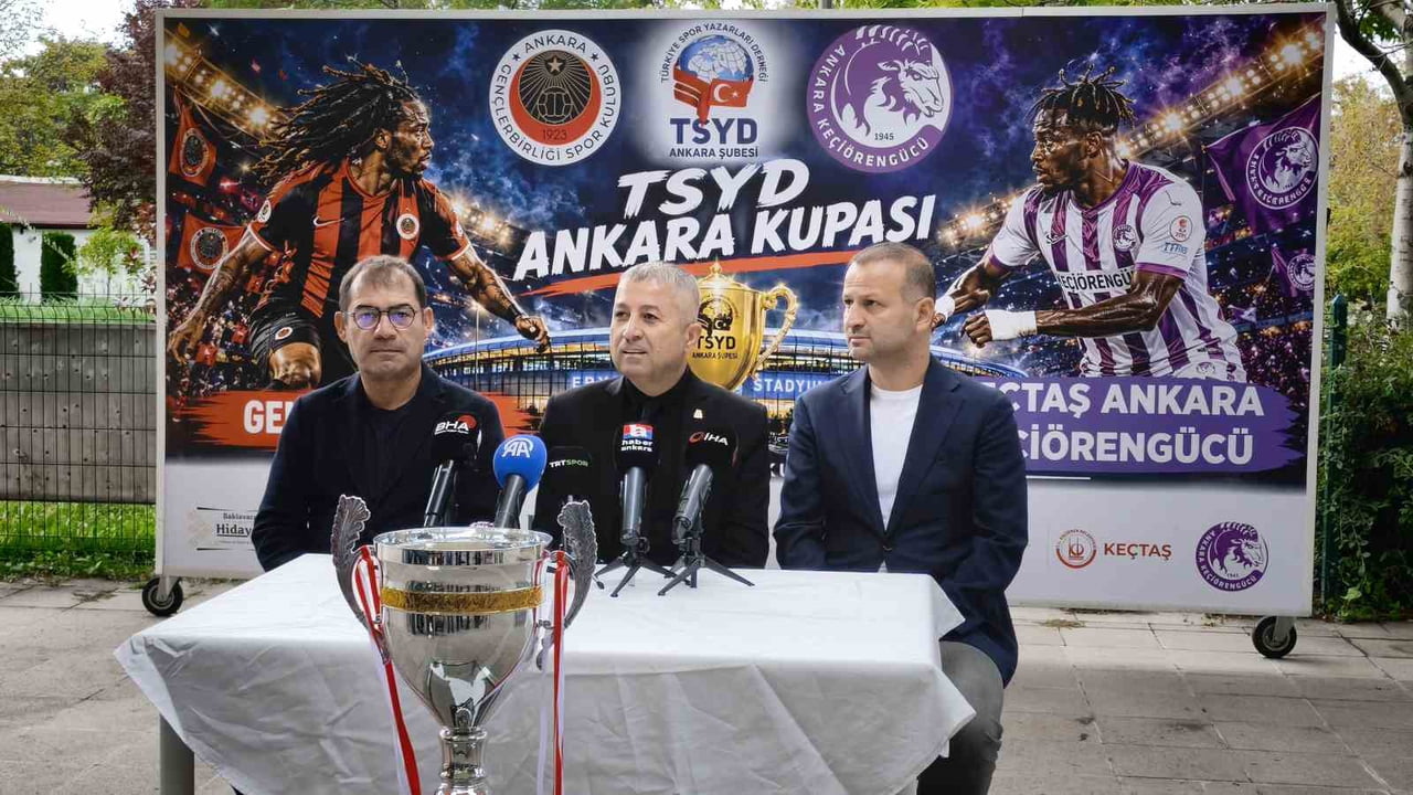 TSYD ANKARA ŞUBESİ BAŞKANI MURAT TARHAN (ORTADA), GENÇLERBİRLİĞİ TEKNİK DİREKTÖRÜ METİN DİYADİN...