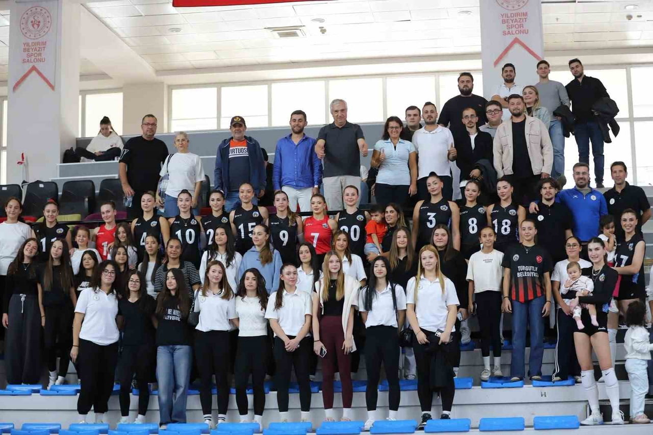 TURGUTLU BELEDİYESİ KADIN VOLEYBOL TAKIMI, TVF KADINLAR 2. LİGİ’NDEKİ YENİ SEZONA FIRTINA GİBİ...