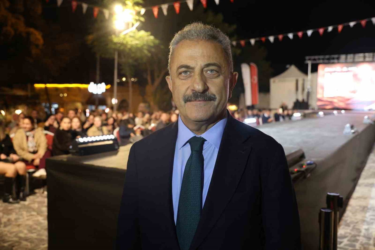 TÜRK DÜNYASININ KÖKLÜ GİYİM KÜLTÜRÜ, GELENEKSEL DOKULARI VE ÖZGÜN MOTİFLERİ, KAPADOKYA’DA...