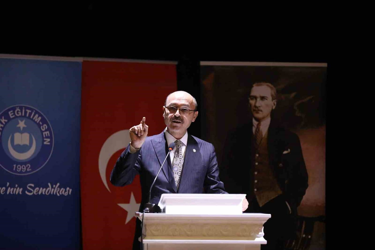 TÜRK EĞİTİM-SEN GENEL BAŞKANI TALİP GEYLAN, "ÖMRÜNÜ DEVLETİN KAMU HİZMETİNİ VATANDAŞIMIZA...