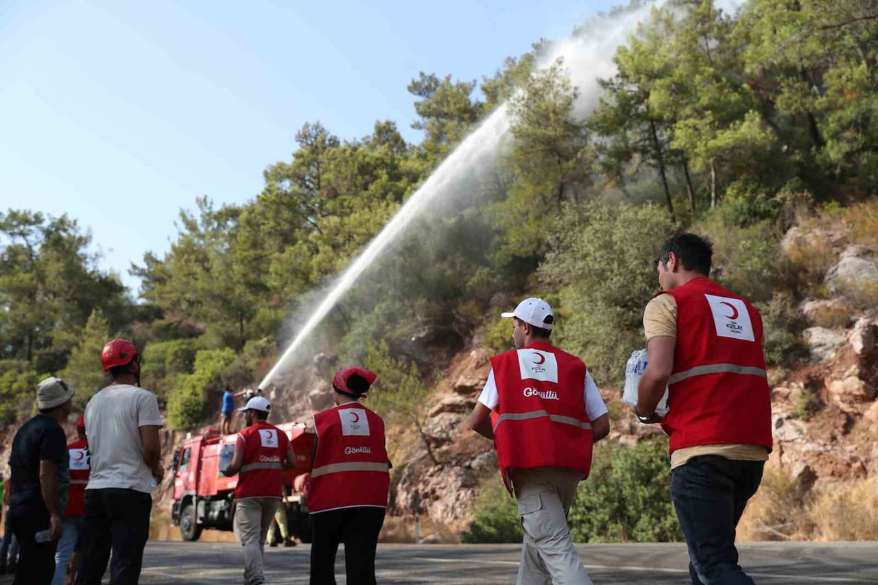 TÜRK KIZILAY’IN GÖNÜLLÜ SAYISI 500 BİNİ AŞTI. AFETLERE HAZIRLIKTAN TOPLUM HİZMETLERİNE KADAR 33...