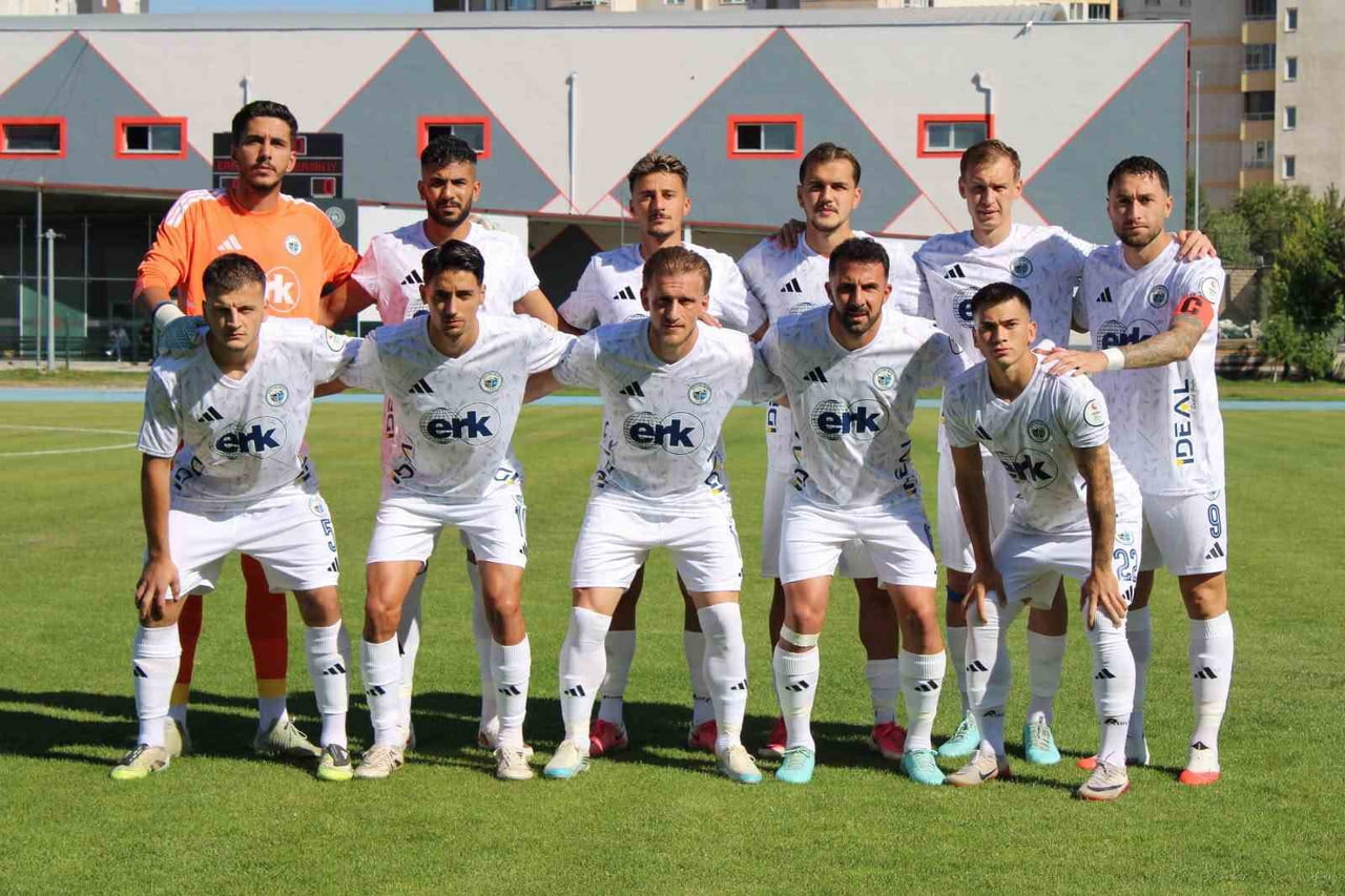TÜRKİYE 3. LİG EKİPLERİNDEN ERCİYES 38 FUTBOL KULÜBÜ, LİG MÜCADELESİNİ NAMAĞLUP OLARAK...