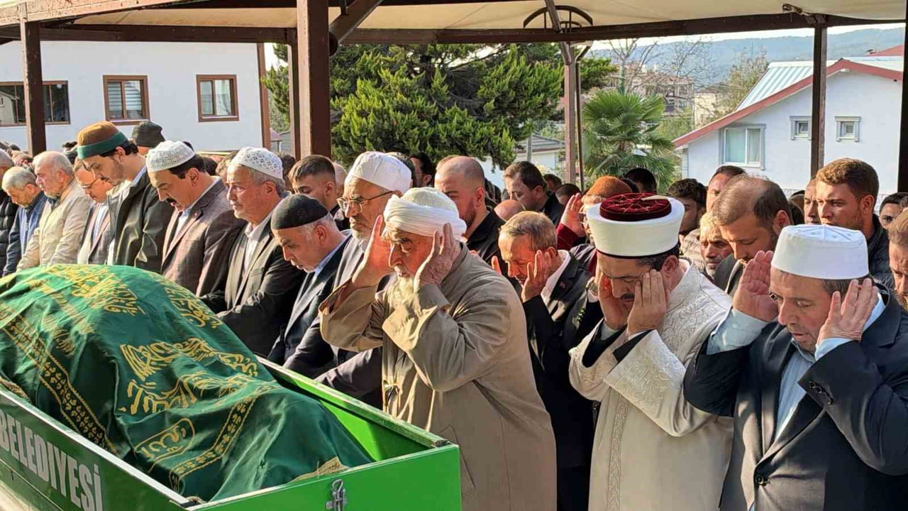 TÜRKİYE’NİN ÇEŞİTLİ BÖLGELERİNDE BULUNAN YOL ÜSTÜ TESİSLERİNİN SAHİPLERİNDEN BİRİSİ OLAN DÜZCELİ...