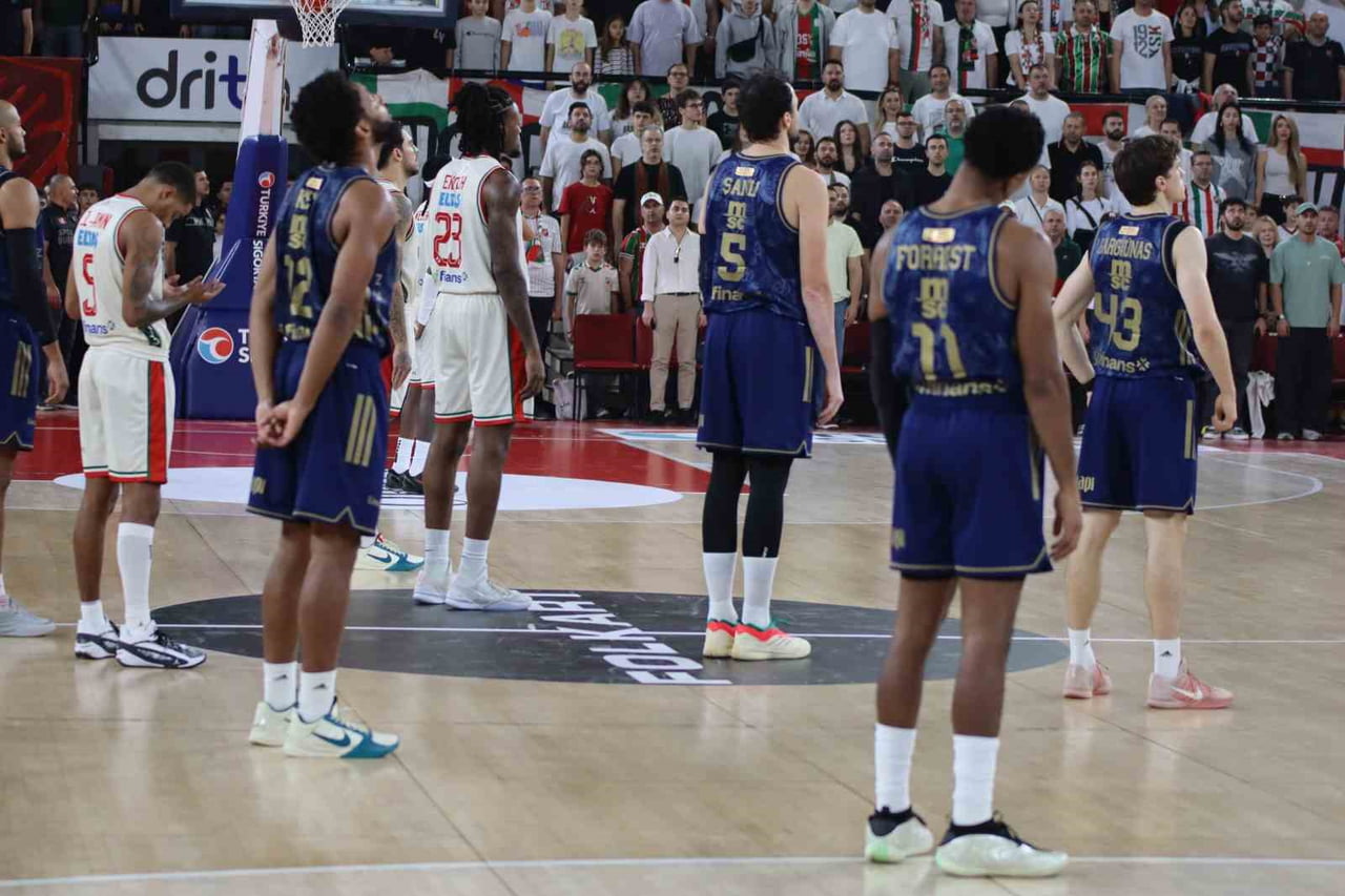 TÜRKİYE SİGORTA BASKETBOL SÜPER LİGİ'NİN 5. HAFTASINDA KARŞIYAKA, EVİNDE FENERBAHÇE’YE 72-97...