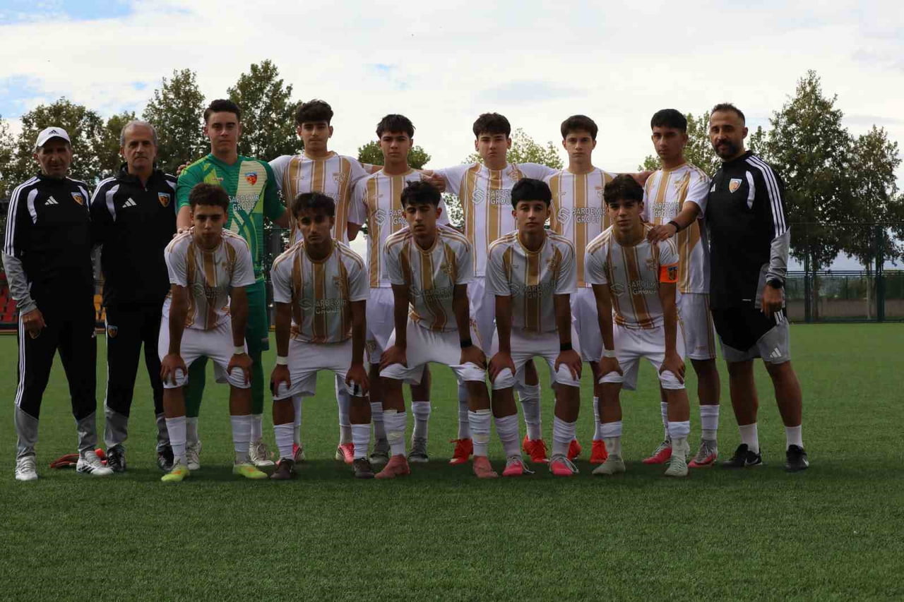U16 GELİŞİM LİGİ 17.GRUPTA ZİRVE MÜCADELESİ VEREN KAYSERİSPOR; LİGİN 4.HAFTASINDA EVİNDE AMATÖR...