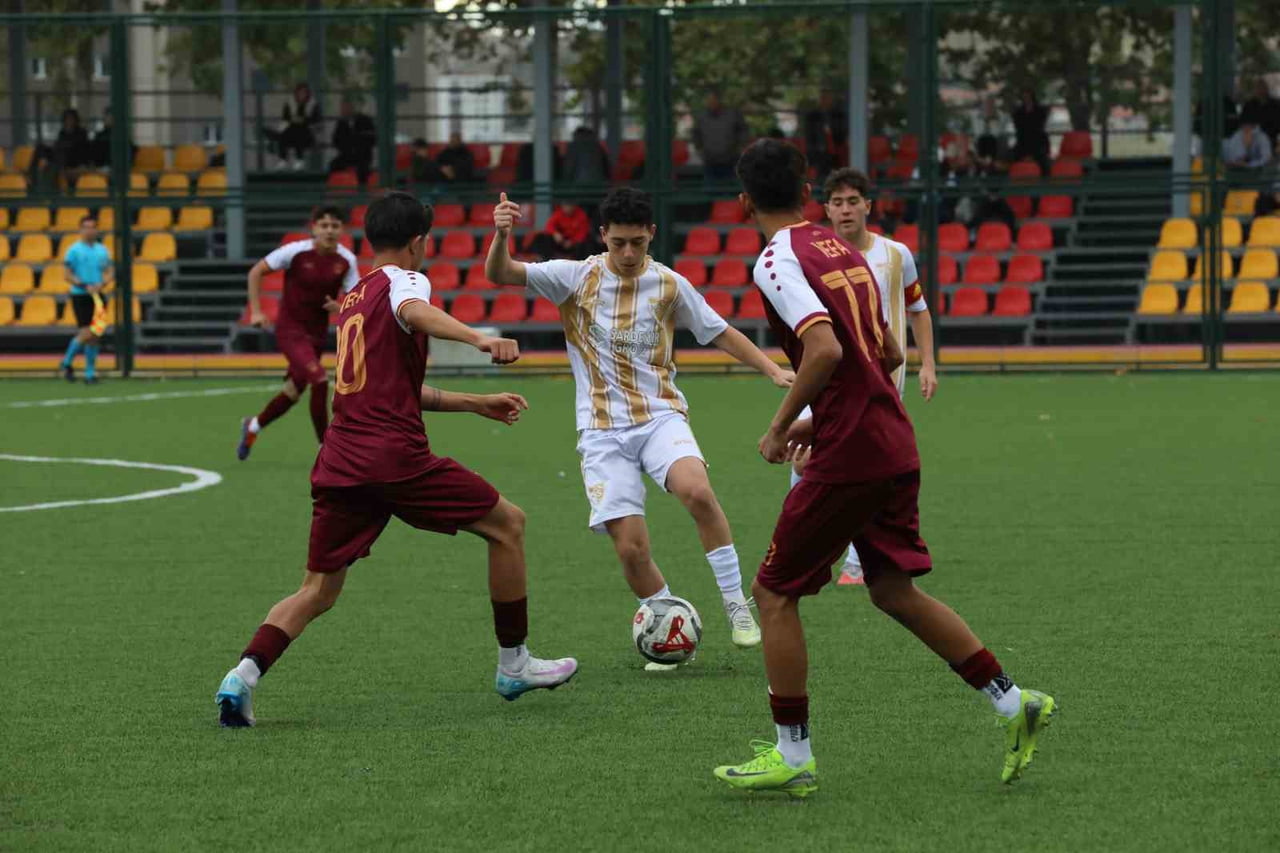 U17 GELİŞİM LİGİ 17. GRUP'TA ZİRVE MÜCADELESİ VEREN KAYSERİSPOR; LİGİN 4. HAFTASINDA EVİNDE AMATÖR...