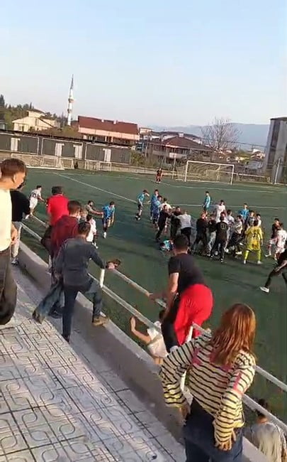 U17 GELİŞİM LİGİ MÜSABAKASINDA FUTBOLCULAR ARASINDA ÇIKAN KAVGA NEDENİYLE KARŞILAŞMA TATİL...
