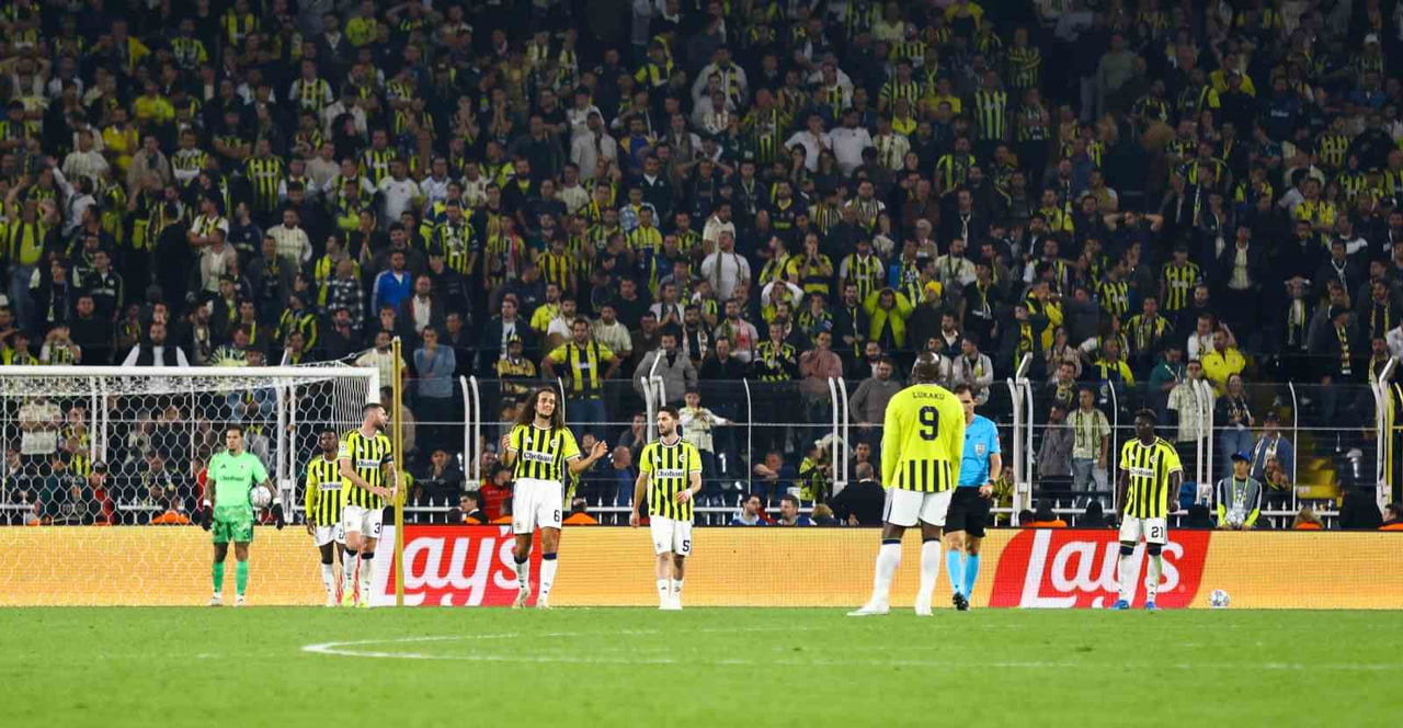 UEFA ŞAMPİYONLAR LİGİ’NDE SLAVİA PRAG’I KONUK EDEN FENERBAHÇE, İKİ FARKLA ÖNE GEÇTİĞİ MÜCADELEDEN...