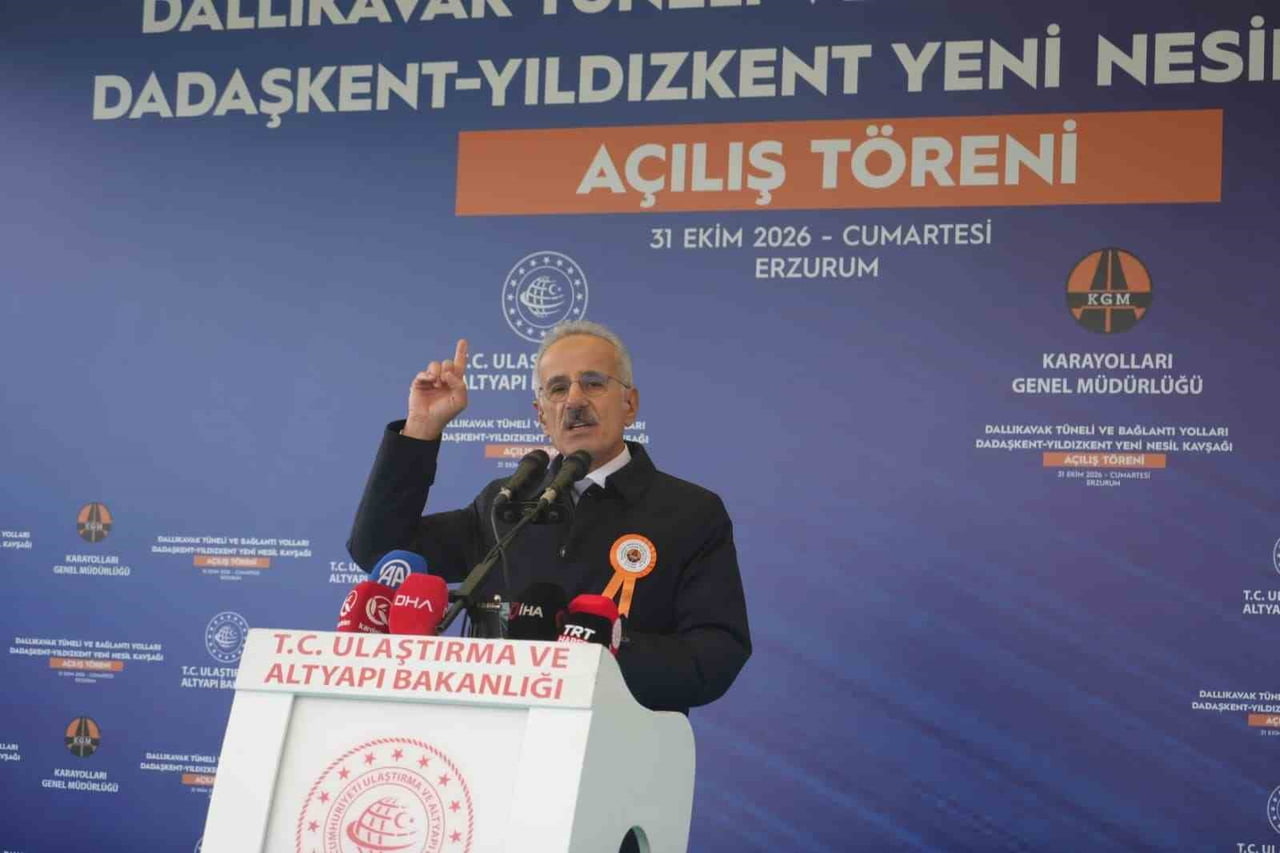 ULAŞTIRMA VE ALTYAPI BAKANI ABDULKADİR URALOĞLU, ERZURUM'DA GERÇEKLEŞTİRİLEN TOPLU AÇILIŞ...