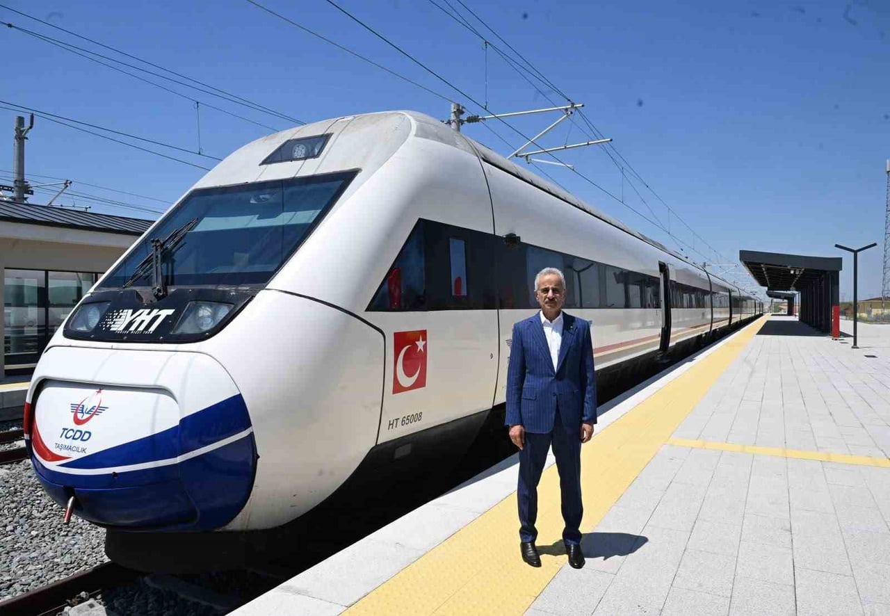 ULAŞTIRMA VE ALTYAPI BAKANI ABDULKADİR URALOĞLU, HALKALI-KAPIKULE HIZLI TREN HATTI'NIN 153...