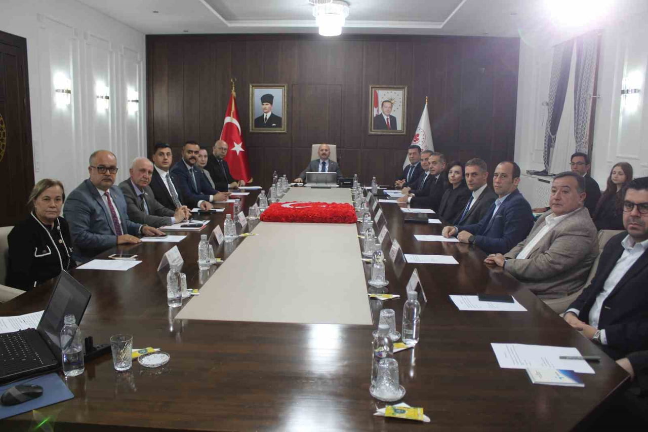 ÜLKE GENELİNDEKİ ÖNEMLİ TARIM VE SANAYİ KENTLERİNDEN OLAN AYDIN'DA, KAYITLI İŞGÜCÜ SAYISI 96 BİN...