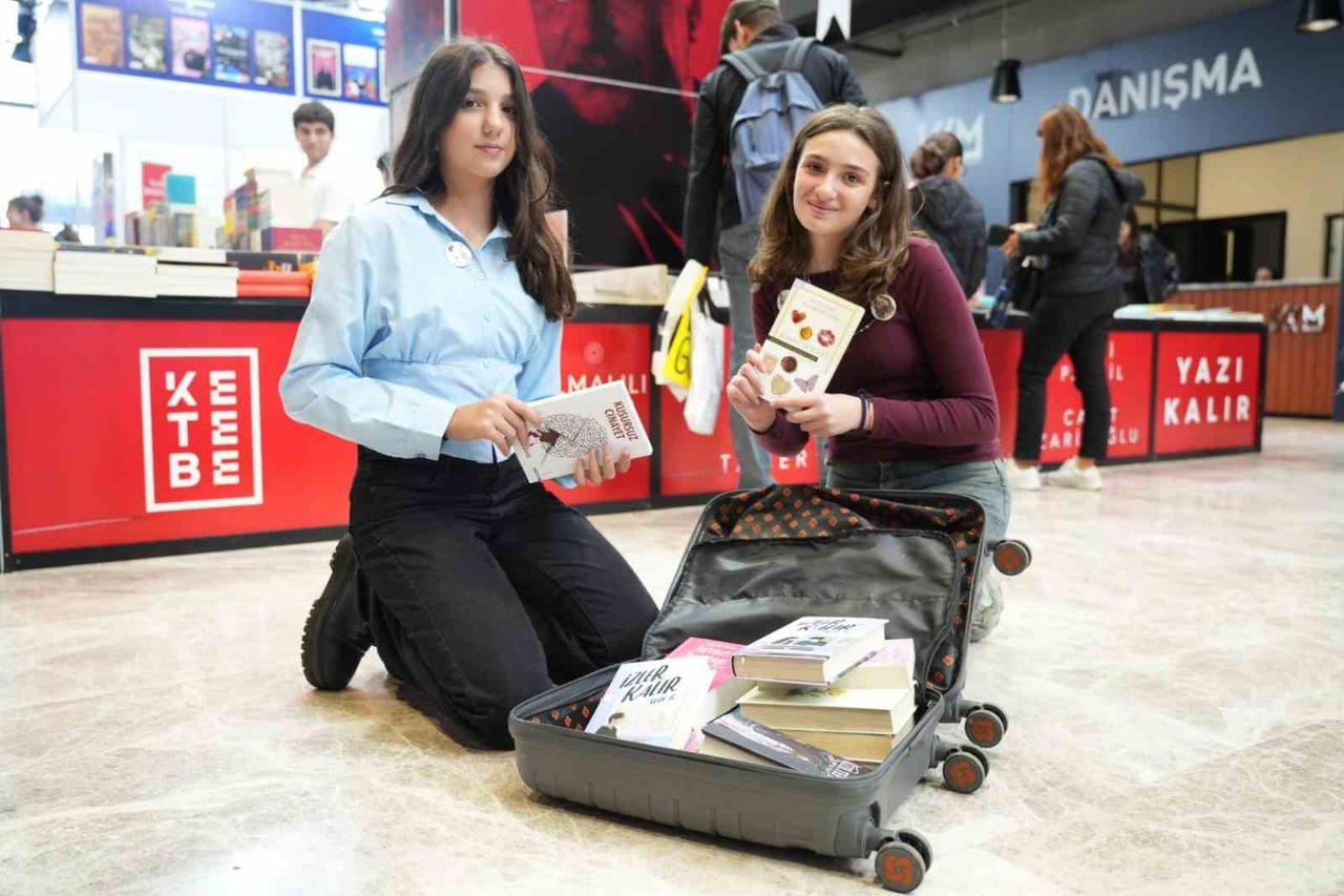 ULUSLARARASI 16. KOCAELİ KİTAP FUARI’NDA KİTAPSEVERLERİN ALIŞVERİŞ TELAŞI RENKLİ GÖRÜNTÜLERE SAHNE...