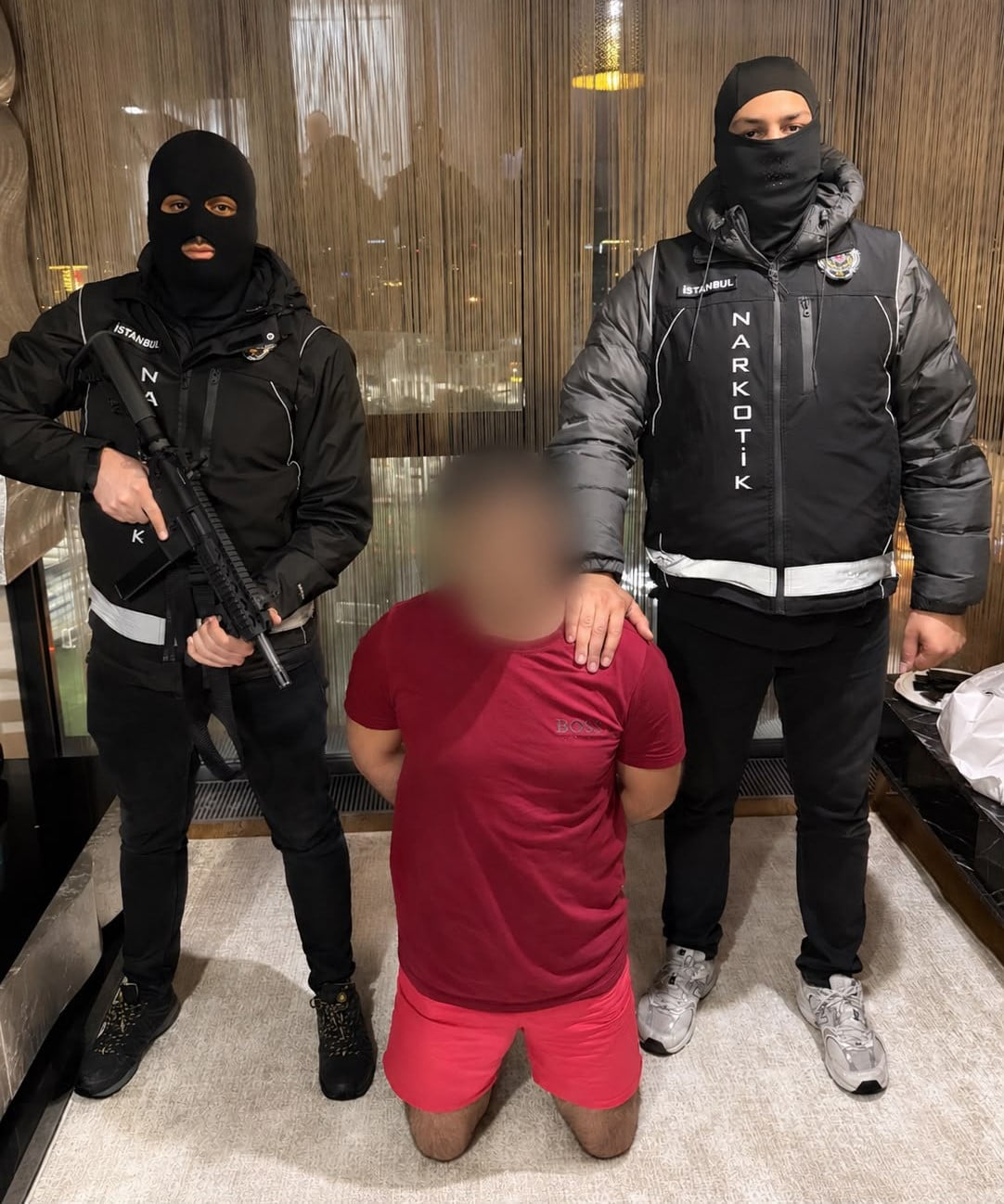 ULUSLARARASI SEVİYEDE ARANAN S.G., ZEYTİNBURNU’NDA YAKALANDI.