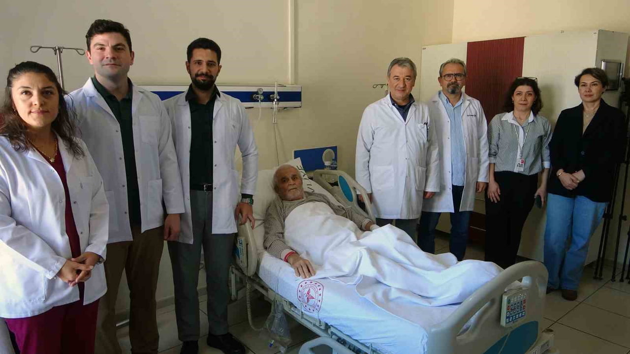 ÜROLOJİ UZMANLARI OP. DR. BURHAN ÖZDEMİR, OP. DR. ERTÜRK ALTUN, OP. DR. OLCAY YILDIRIM VE OP. DR....