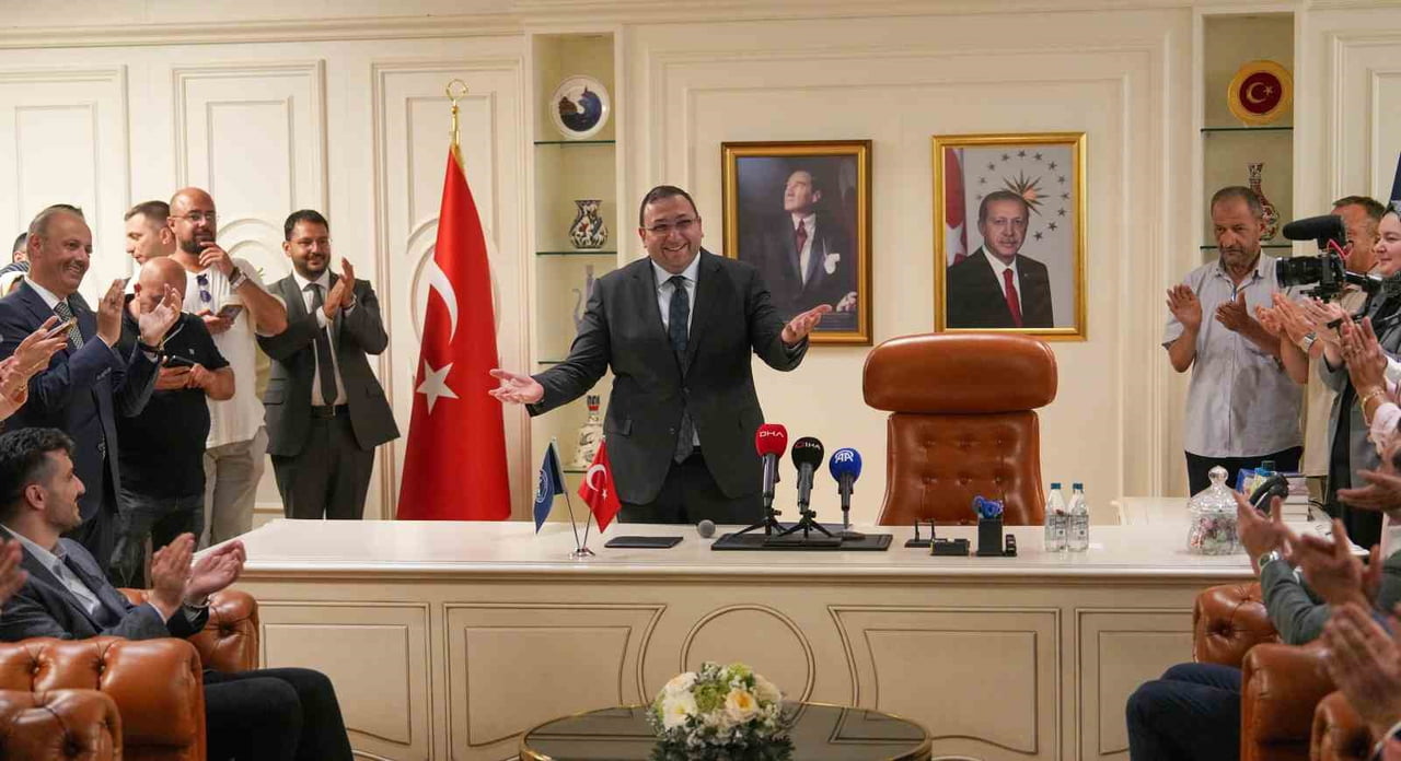 ÜSKÜDAR BELEDİYE BAŞKANVEKİLİ DÜNDAR ZİYA GÜLTEKİN (ARŞİV)