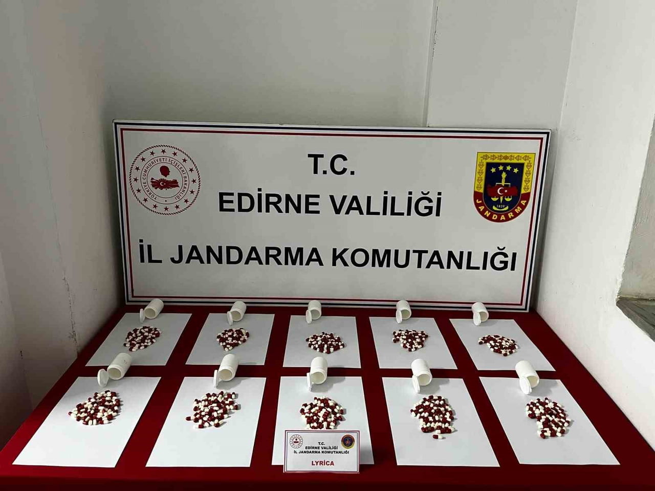UYUŞTURUCU MADDE OLDUĞU DEĞERLENDİRİLEN 568 ADET HAP ELE GEÇİRİLDİ.