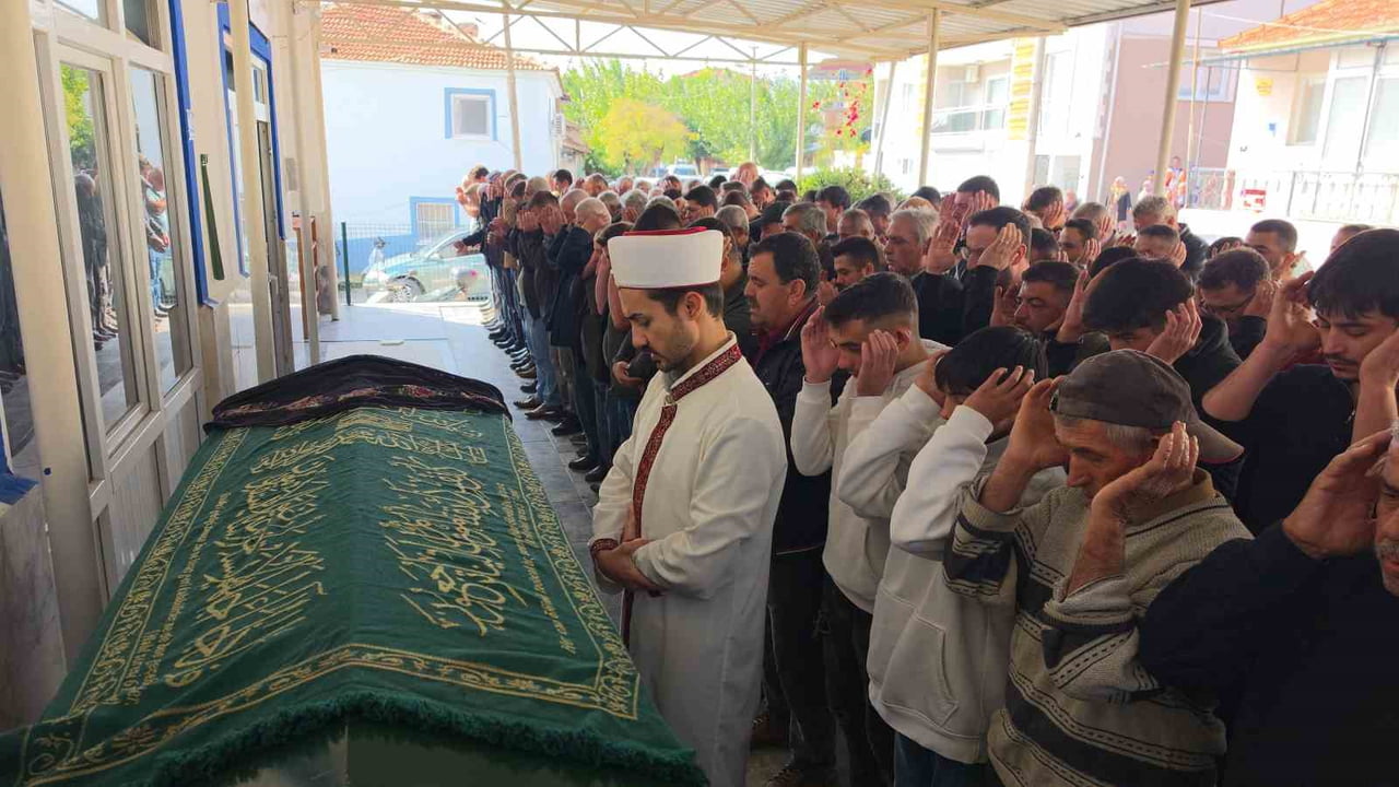 UZAKLAŞTIRMA KARARI ALDIRDIĞI ESKİ ERKEK ARKADAŞI TARAFINDAN ÖLDÜRÜLEN GENÇ KIZ TOPRAĞA...