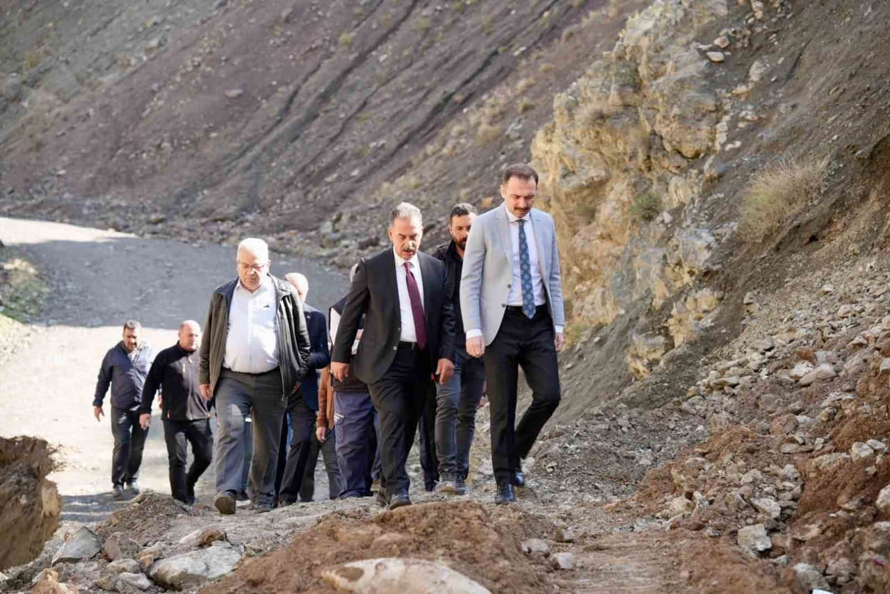ÜZÜMLÜ’DE SELDEN ETKİLENEN KÖYLERDE HASAR TESPİT ÇALIŞMALARI SÜRÜYOR
