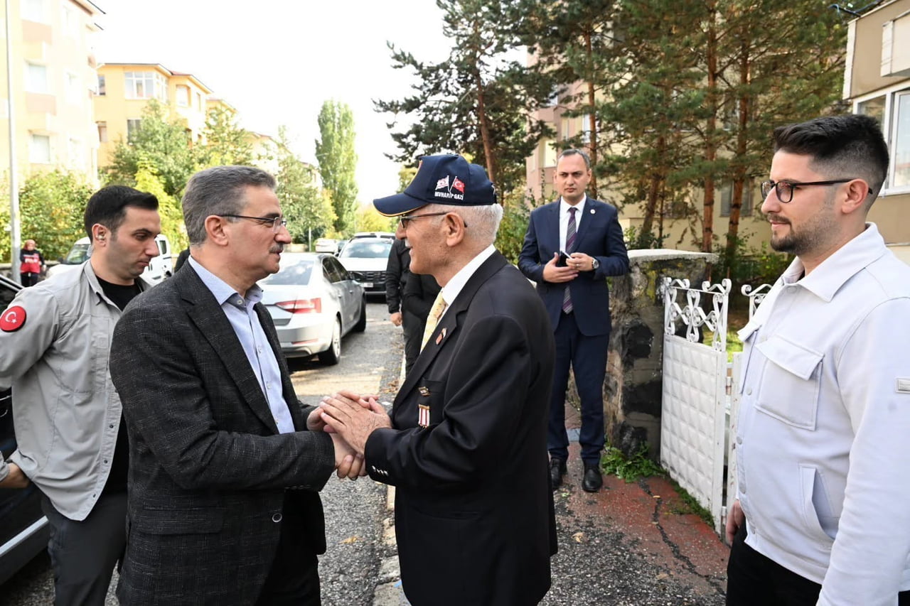 VALİ AYDIN BARUŞ, KIBRIS GAZİSİ FERİT IŞIK’I ZİYARET EDEREK BİR SÜRE SOHBET ETTİ.
