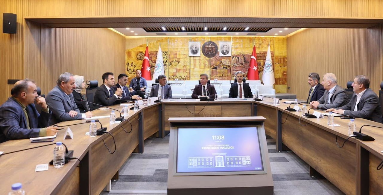 VALİ HAMZA AYDOĞDU BAŞKANLIĞINDA, ŞEHİR İÇİ ULAŞIM HİZMETLERİNİN İYİLEŞTİRİLMESİ VE ÖĞRENCİLERİN...