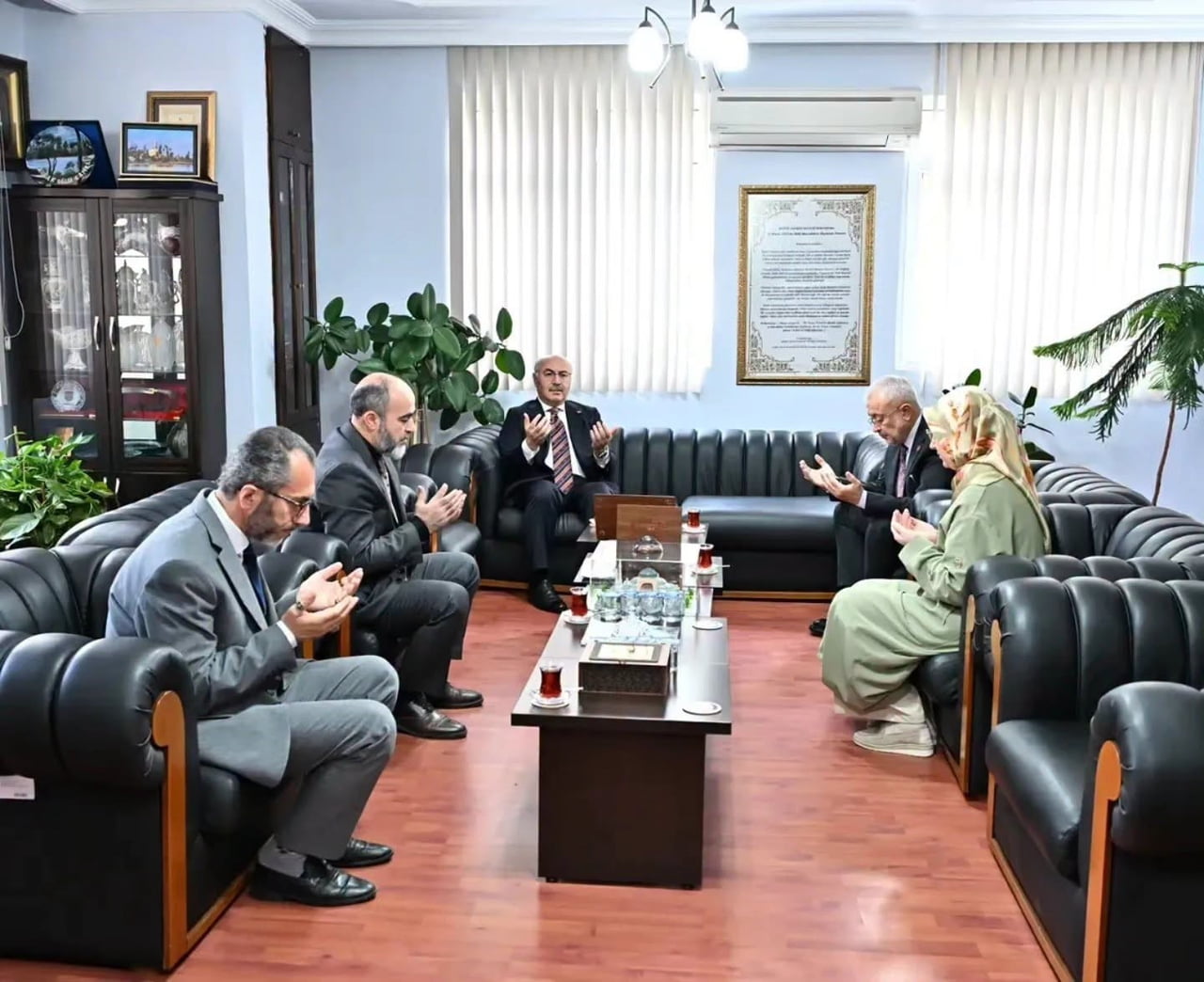 VALİ KÖŞGER’DEN MÜFTÜ PAMUKLU’YA BAŞSAĞLIĞI ZİYARETİ